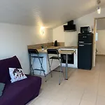 Apartman Climatise Avec Terrasse Et Parking Clos A