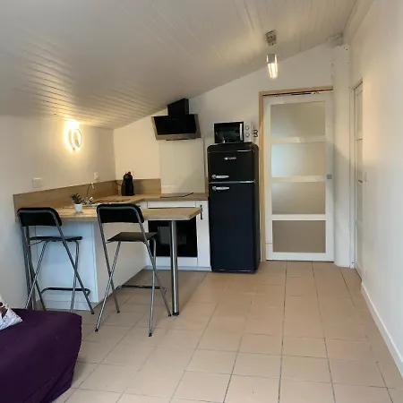 Climatise Avec Terrasse Et Parking Clos A Apartman