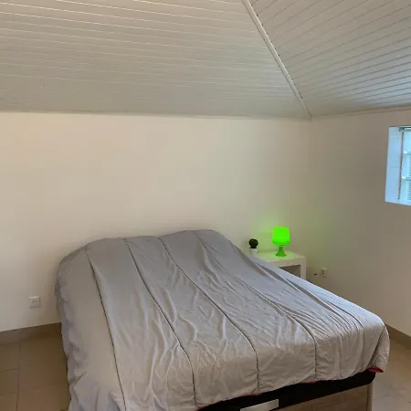 Apartman Climatise Avec Terrasse Et Parking Clos A